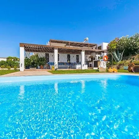 Sleeps 8 Pool Air Con Wifi Afantou