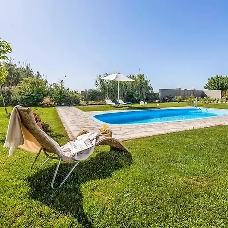 Sleeps 8 Pool Air Con Wifi Villa