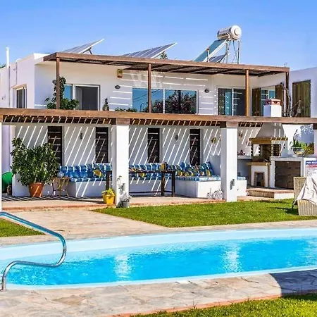 Sleeps 8 Pool Air Con Wifi *