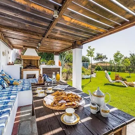 Sleeps 8 Pool Air Con Wifi