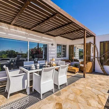 Sleeps 8 Pool Air Con Wifi