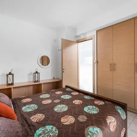Sleeps 8 Pool Air Con Wifi