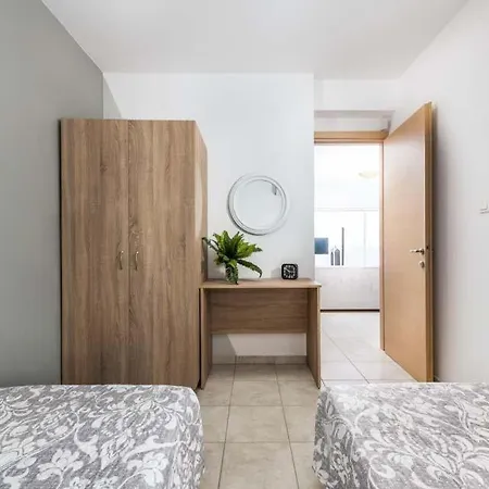 Sleeps 8 Pool Air Con Wifi Afantou