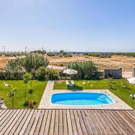 Sleeps 8 Pool Air Con Wifi