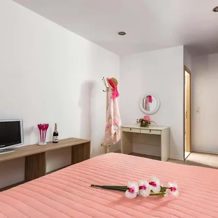Sleeps 8 Pool Air Con Wifi Villa Afantou