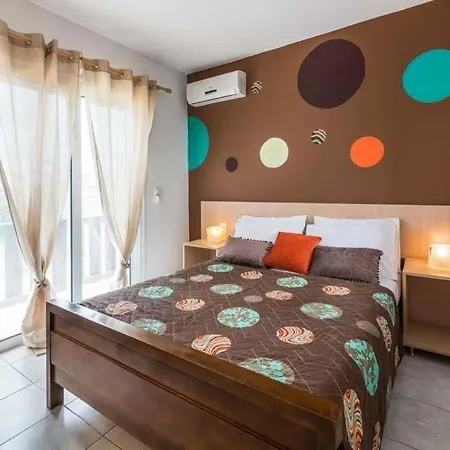 Sleeps 8 Pool Air Con Wifi *